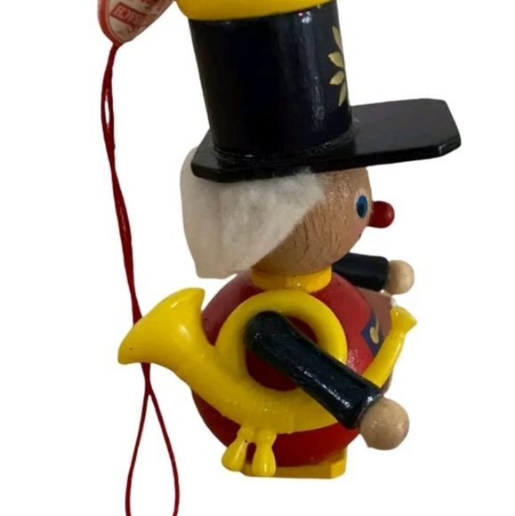 GERMAN HANDCRAFTED CHRISTMAS ORNAMENT - Picture 3 of 4